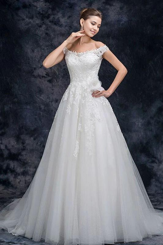 Vestido de novia largo de tul con encaje y hombros descubiertos con apliques